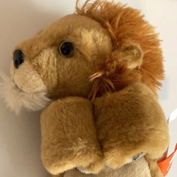 Huggers Lion soft plush toy 8"/20cm by Wild Republic Preloved. - Picture 2 of 8